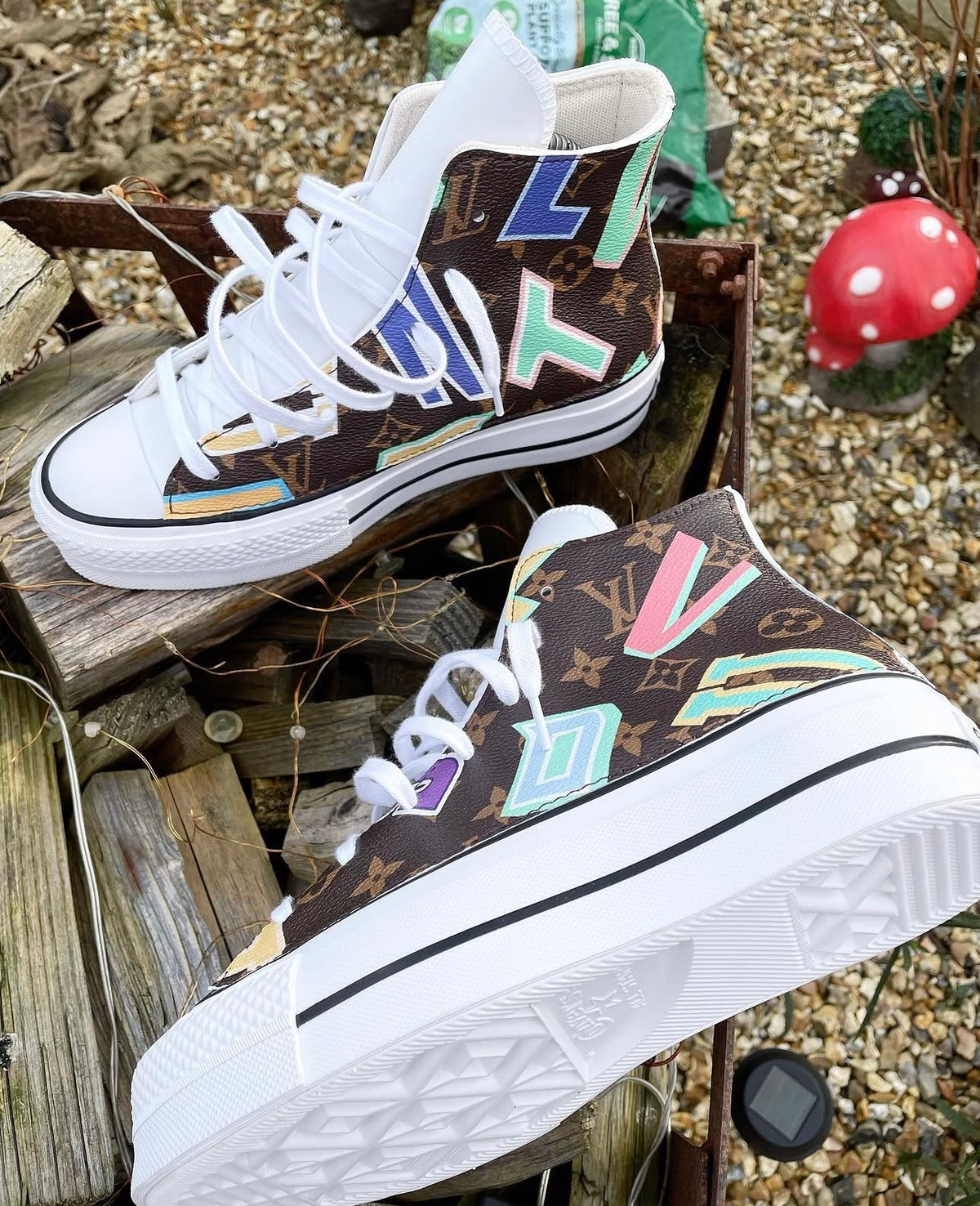 Chuck Taylor All Star Platform Converse | White | Brown Mono Letters